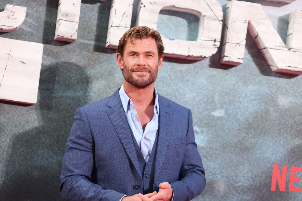 Chris Hemsworth 40 éves lett, és olyan izmos felsőtestet villantott, hogy az állunk is leesett