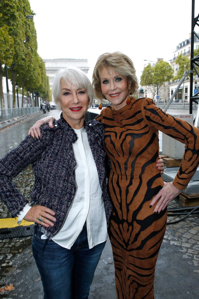 Helen Mirren és Jane Fonda a Párizsi Divathéten a L'Oreal divatshowja után