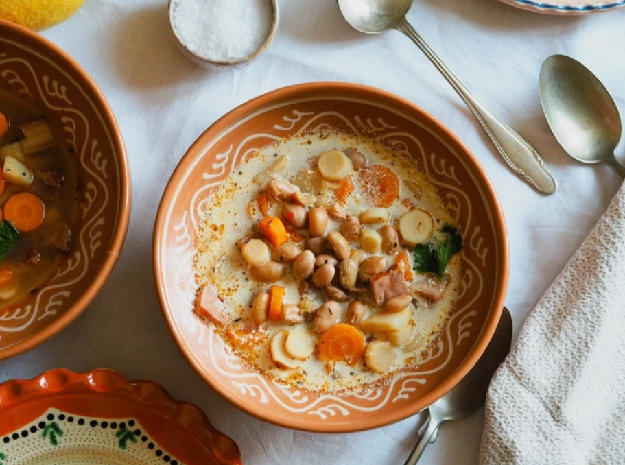 Tejfölös fejtettbab-leves, ha magyaros, mégis könnyed ízekre vágysz
