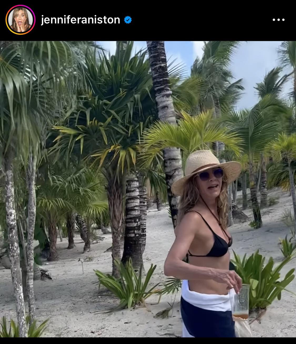 Jennifer Aniston nyaral