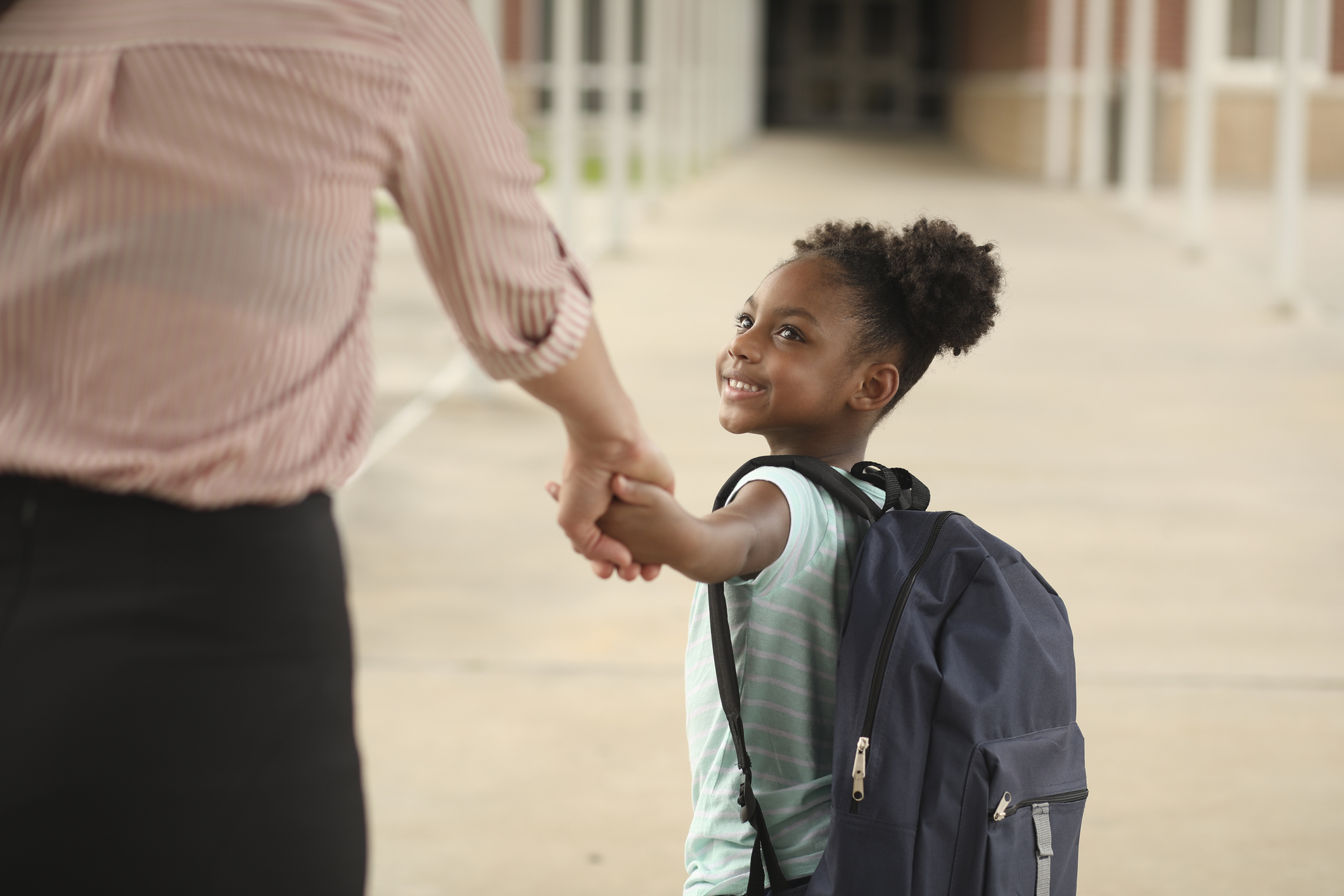 Egy kutatás szerint ennyi idős korától járjon a gyerek egyedül az iskolába