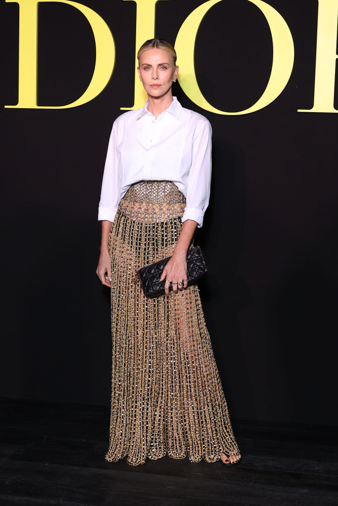 Charlize Theron a Dior bemutatója előtt