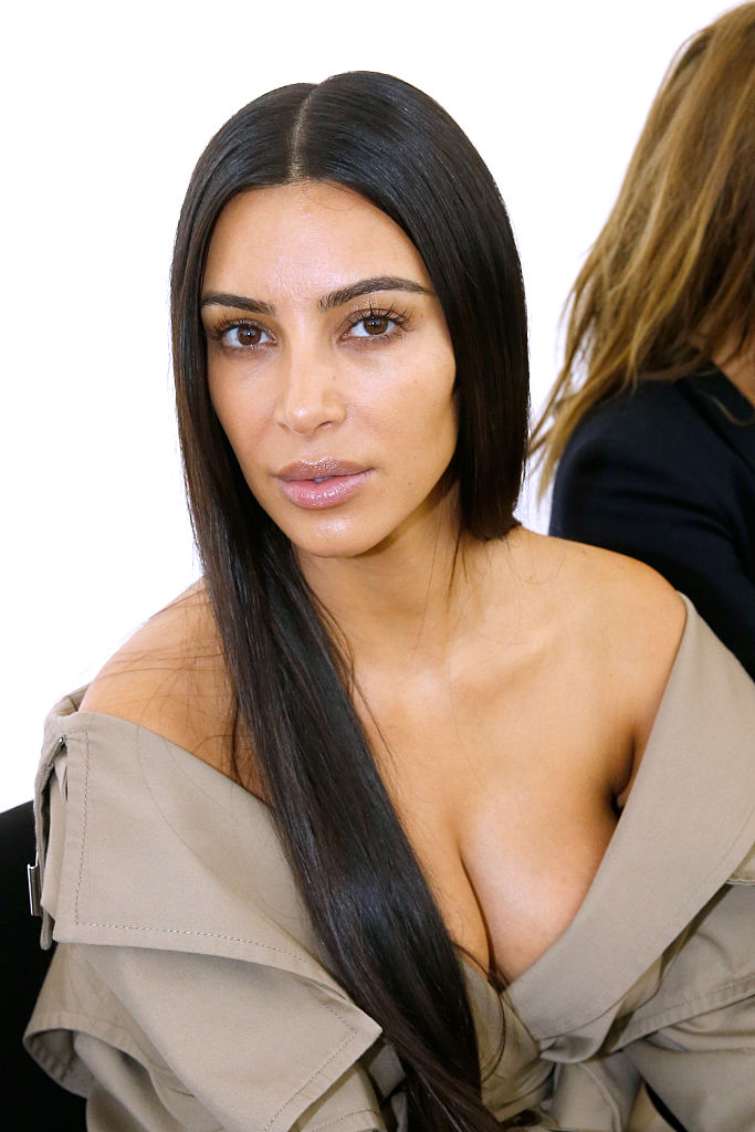 Kim Kardashian is kipróbálta a sminktelen trendet