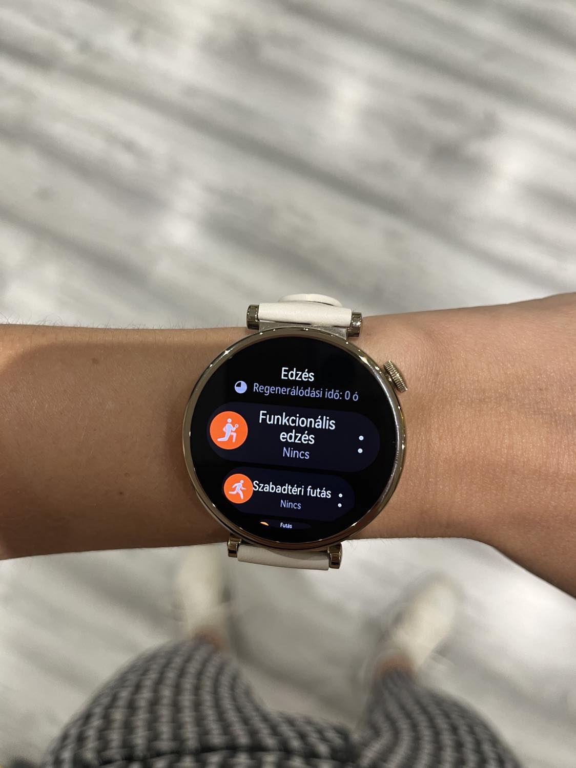 Huawei Watch GT4 okosóra - Elegáns és mindentudó társ az edzésben