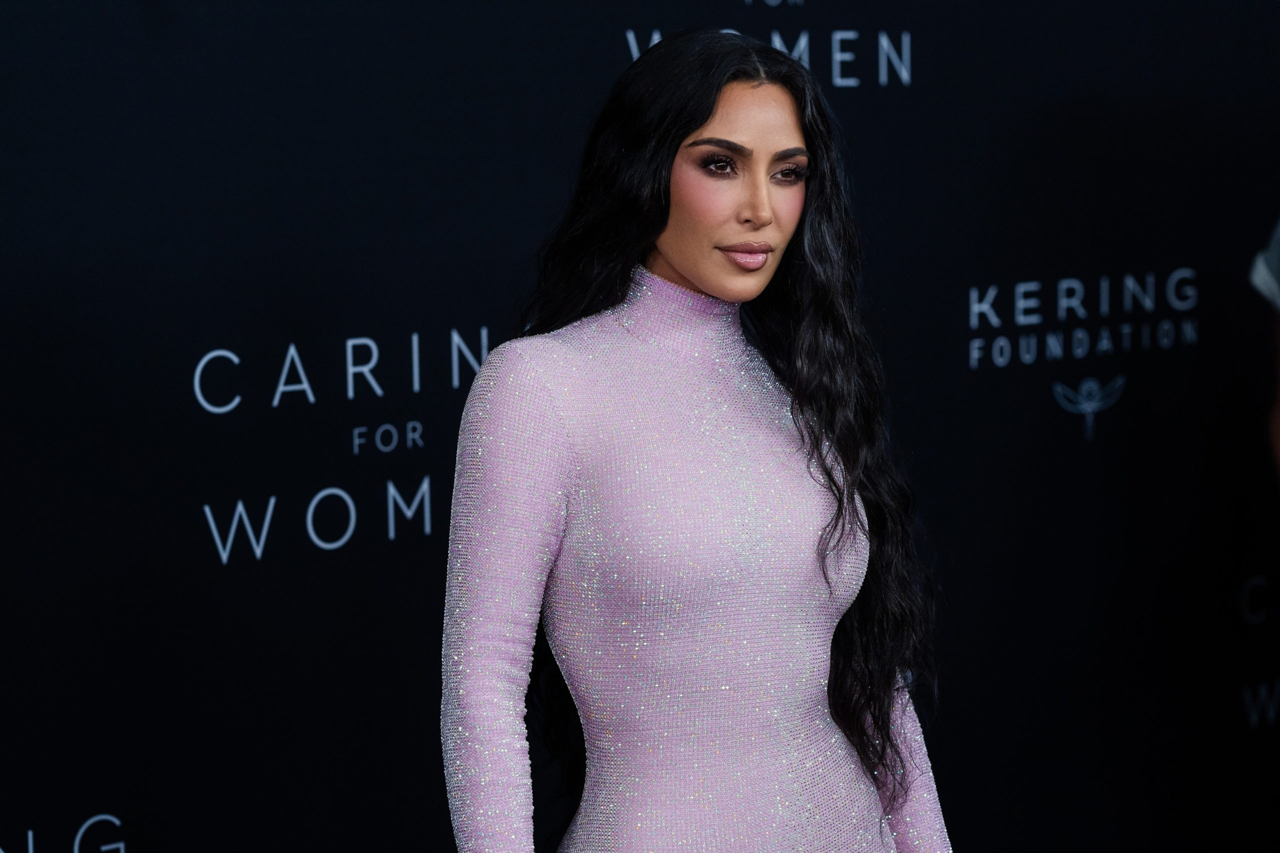 Kim Kardashian új melltartójának saját mellbimbói vannak