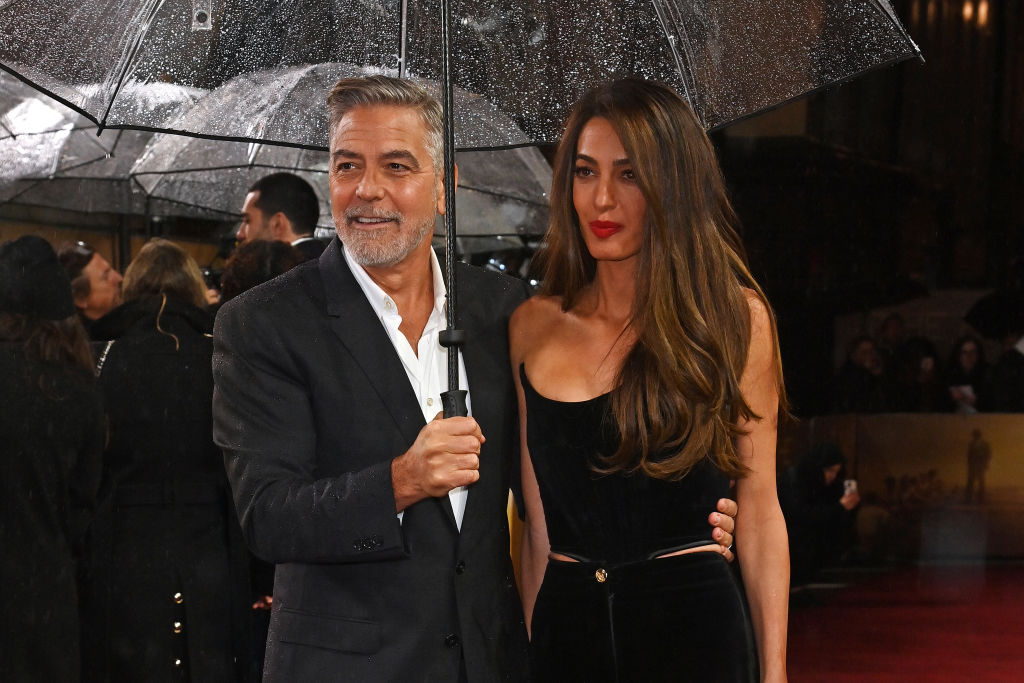 George Clooney is rendkívül elegáns volt szürke öltönyében