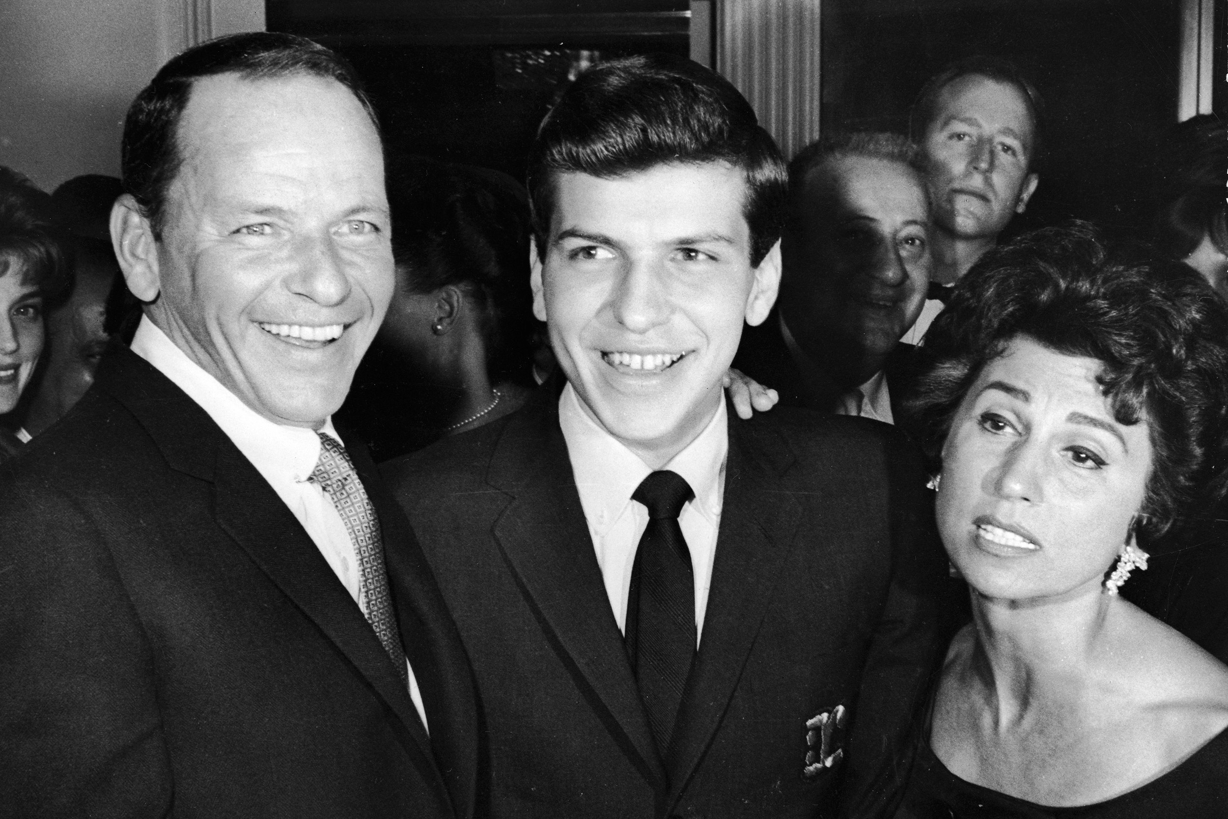 Frank Sinatra fiával és első feleségével