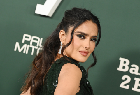 Salma Hayek szempillaspirál ősz haj