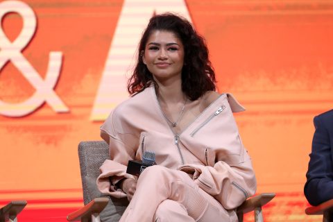 Zendaya merészen kivágott ruhában jelent meg a Dűne premierjén