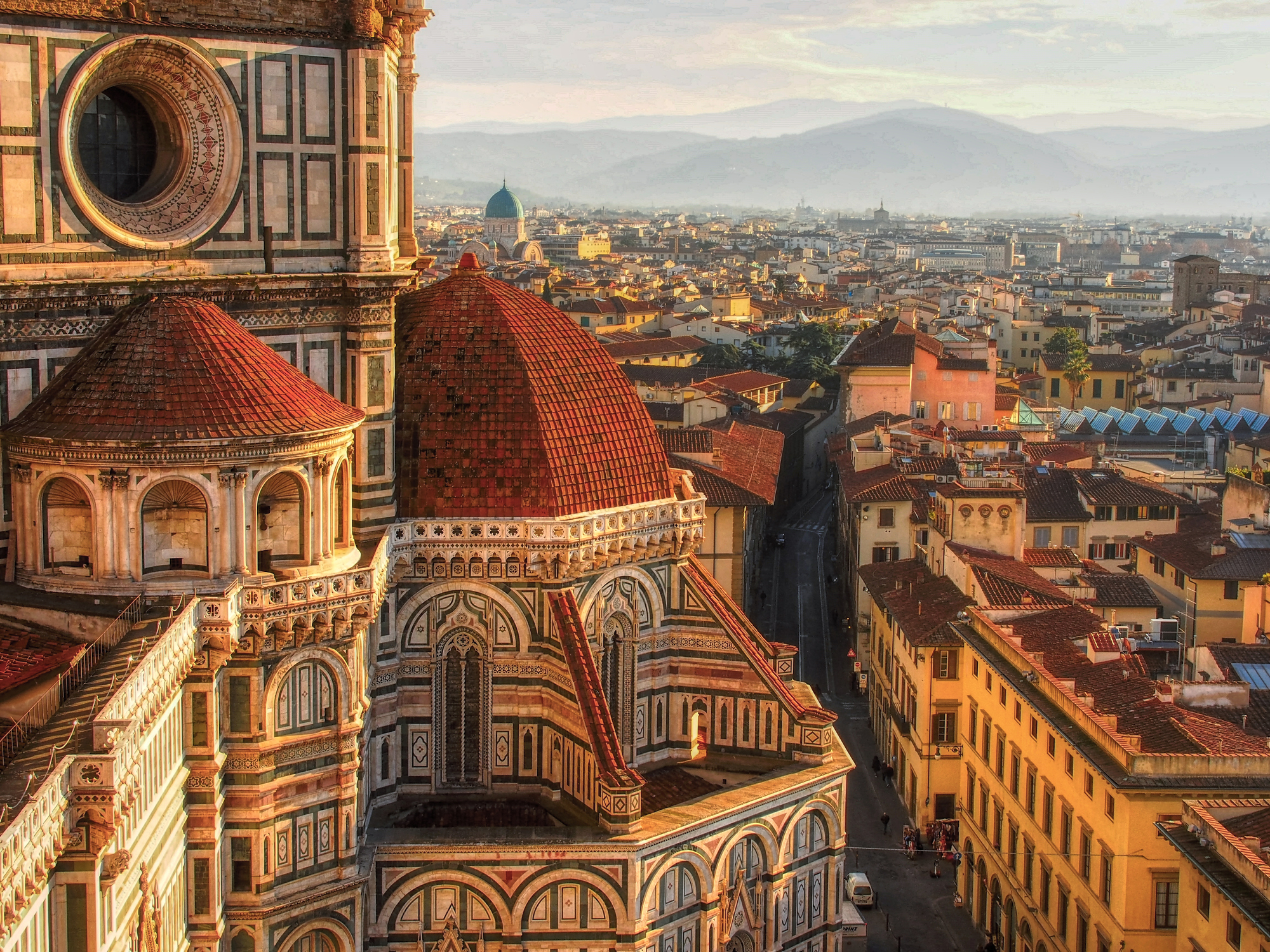 Ha érdekel a művészet és az építészet, és vágysz rá, hogy körbe vegyen a történelem, akkor Firenze számtalan titkot tartogat számodra.