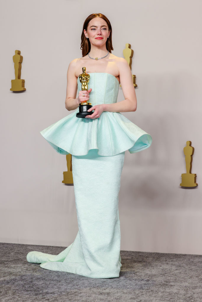 A 2024-es Oscar-gálára Emma Stone egy mentaszínű ruhát választott