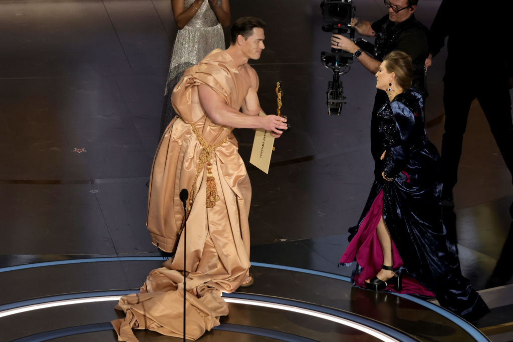 John Cena teljesen pucéran, ruha nélkül lépett a 2024-es Oscar-díjátadó színpadára