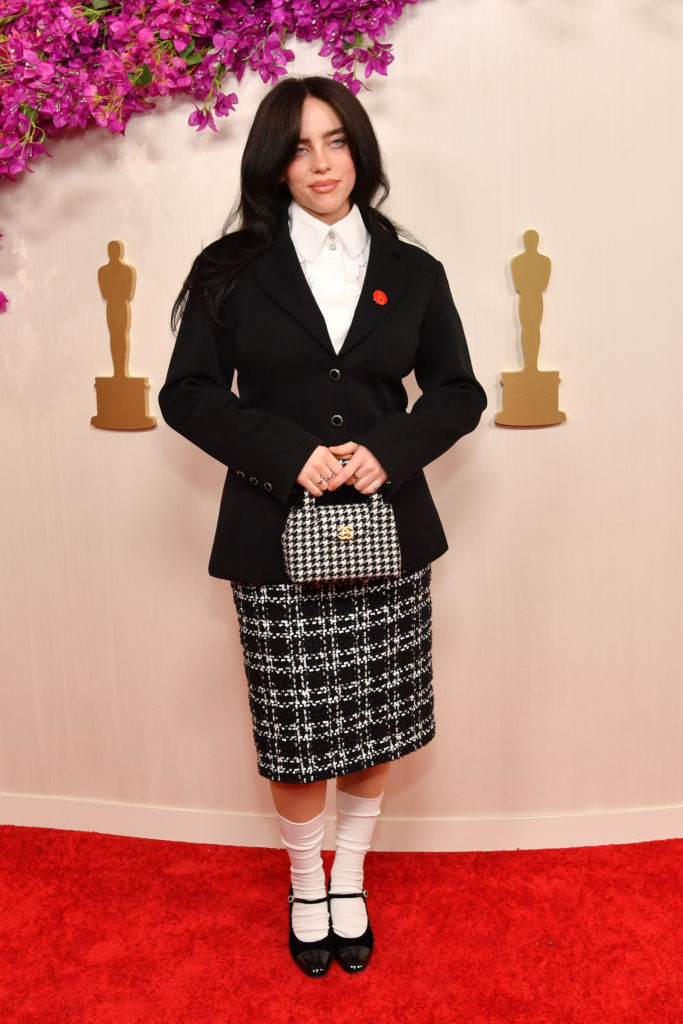 Iskolai egyenruha ihlette Billie Eilish Oscar-ruháját