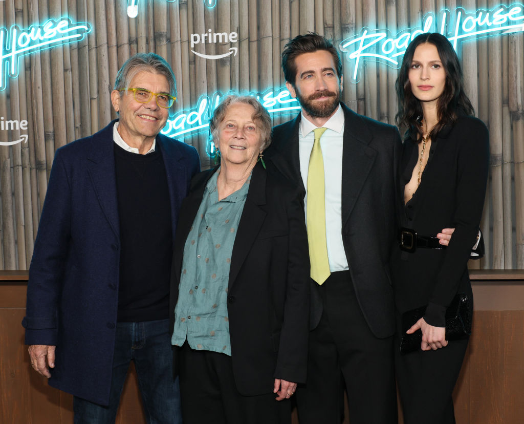 Jake Gyllenhaal szüleivel és barátnőjével