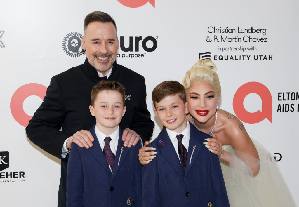 Lady Gaga, a két keresztfiú Zachary és Elijah, és Elton John férje, David Furnish 2022-ben (Fotó: Brian Feinzimer/Variety/Penske Media via Getty Images)