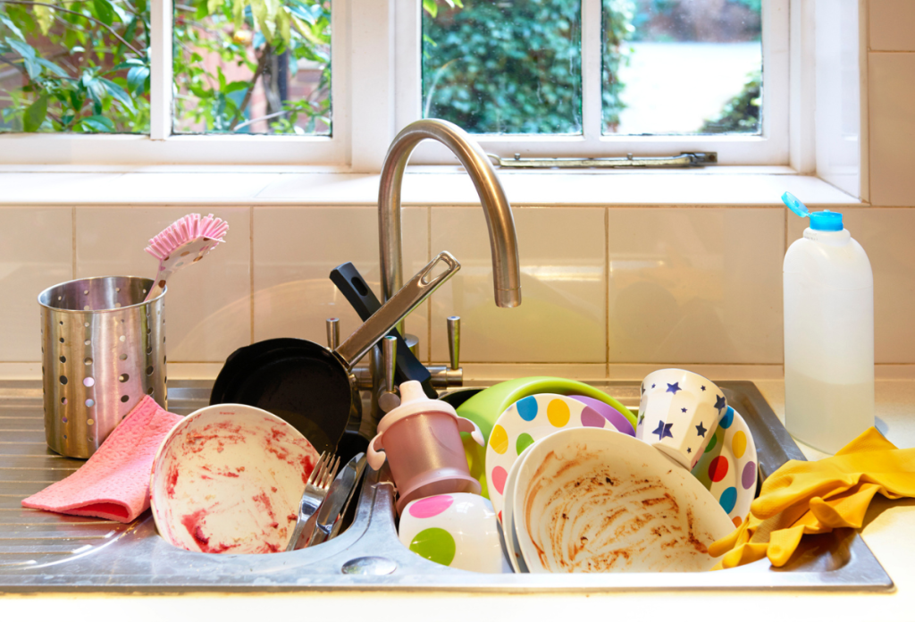 A mosogatnivaló a rendetlenség 5 típusa közül az egyik, amit a tavaszi nagytakarításkor fel kell számolnunk