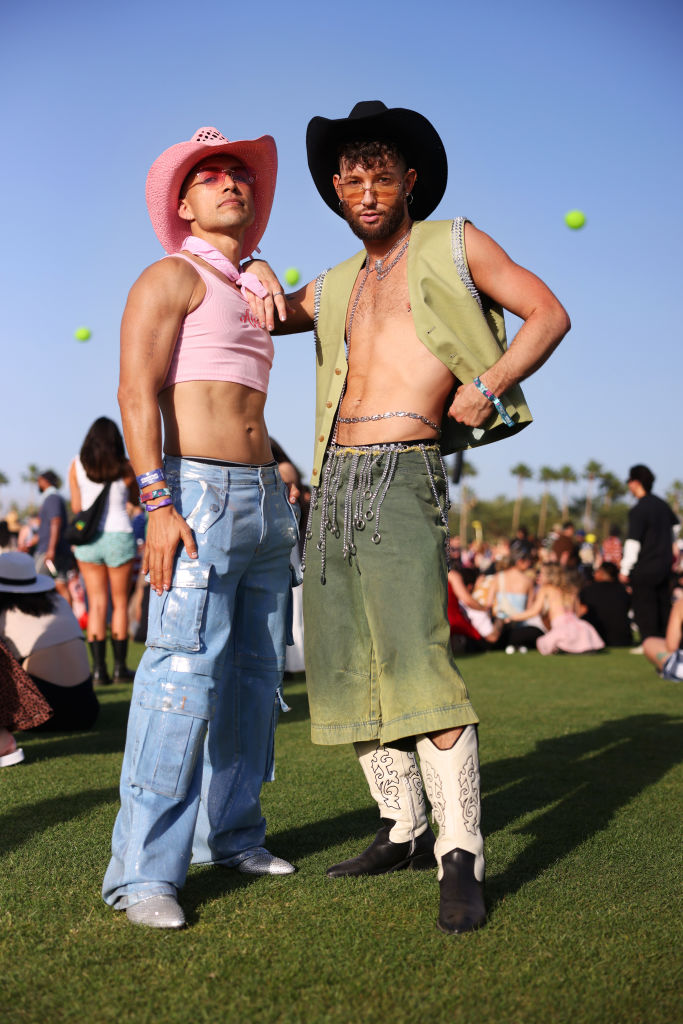 A fiúk ruhája is bevállalós volt a Coachella fesztiválon