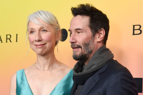 Keanu Reeves és barátnője csókjától izzik az internet