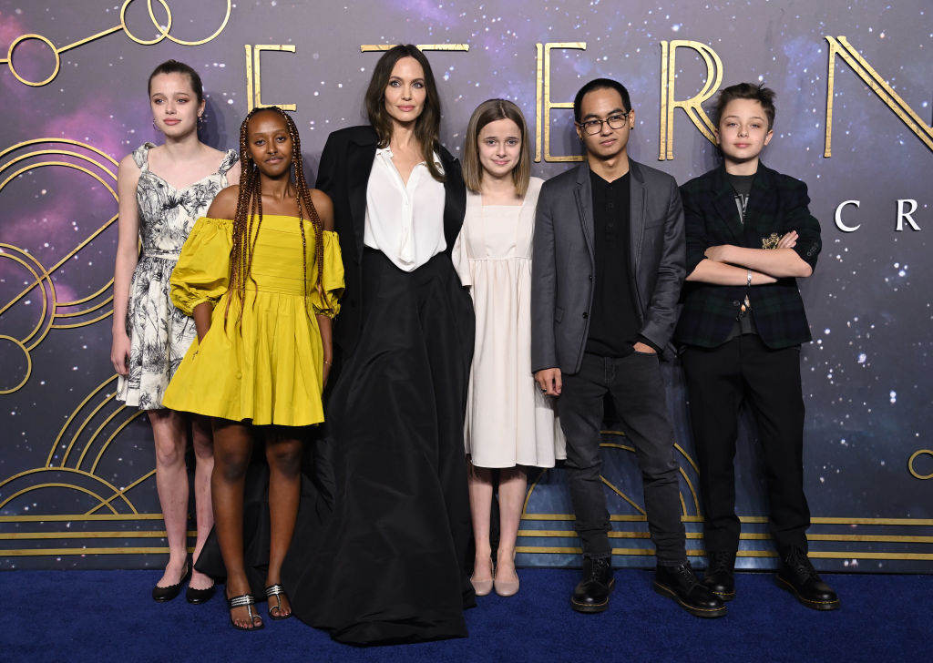 Shiloh Jolie-Pitt, Zahara Jolie-Pitt, Angelina Jolie, Vivienne Jolie-Pitt, Maddox Jolie-Pitt és Knox Jolie-Pitt. (Fotó: Getty Images)