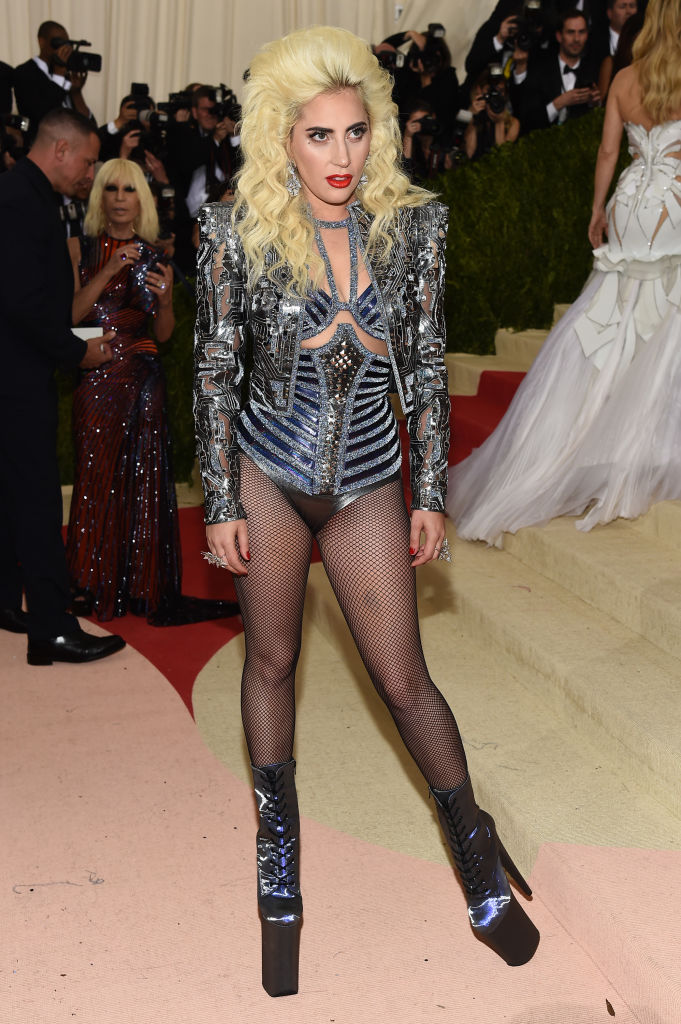 A 2016-os Met-gálán Lady Gaga különleges ruhája
