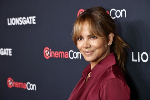 Halle Berry meztelen