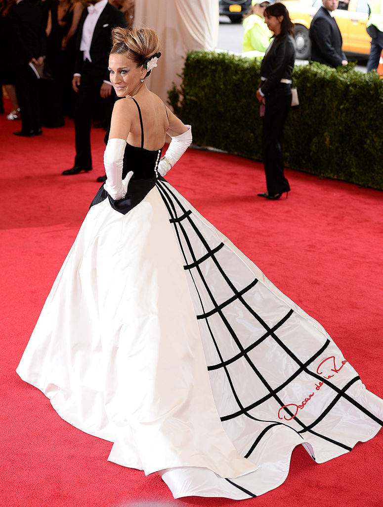 Egy egyedi Oscar de la Renta ruhát viselt Sarah Jessica Parker a 2014-es Met-gálán