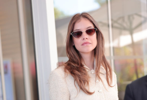 Palvin Barbi megvillantotta hosszú lábait
