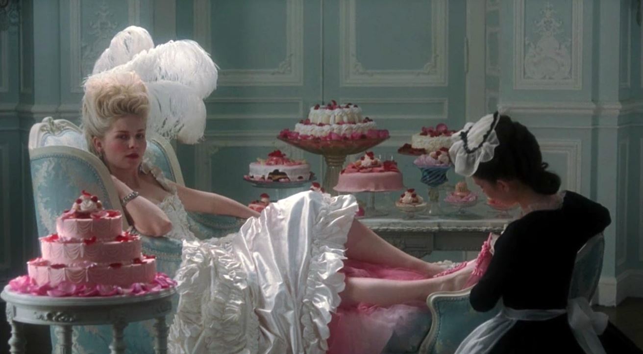 Manolo Blahnik cipőt viselt Kirsten Dunst a Marie Antoinette forgatásán