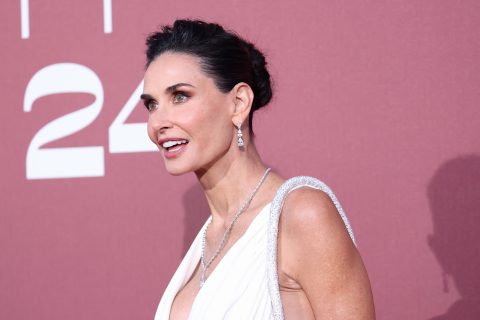 Demi Moore újabban imádja a csillogós ruhákat, és jól is állnak neki