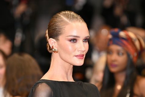 Rosie Huntington-Whiteley meztelen képet posztolt magáról