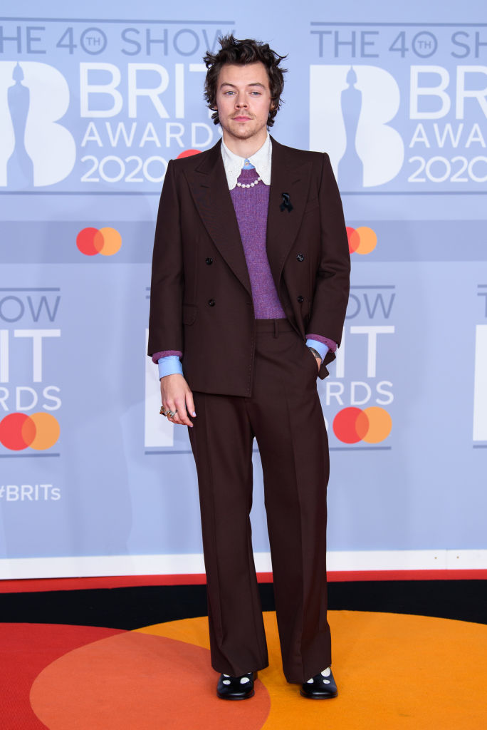 Harry Styles Gucci ruhában a BRIT Awards-on 