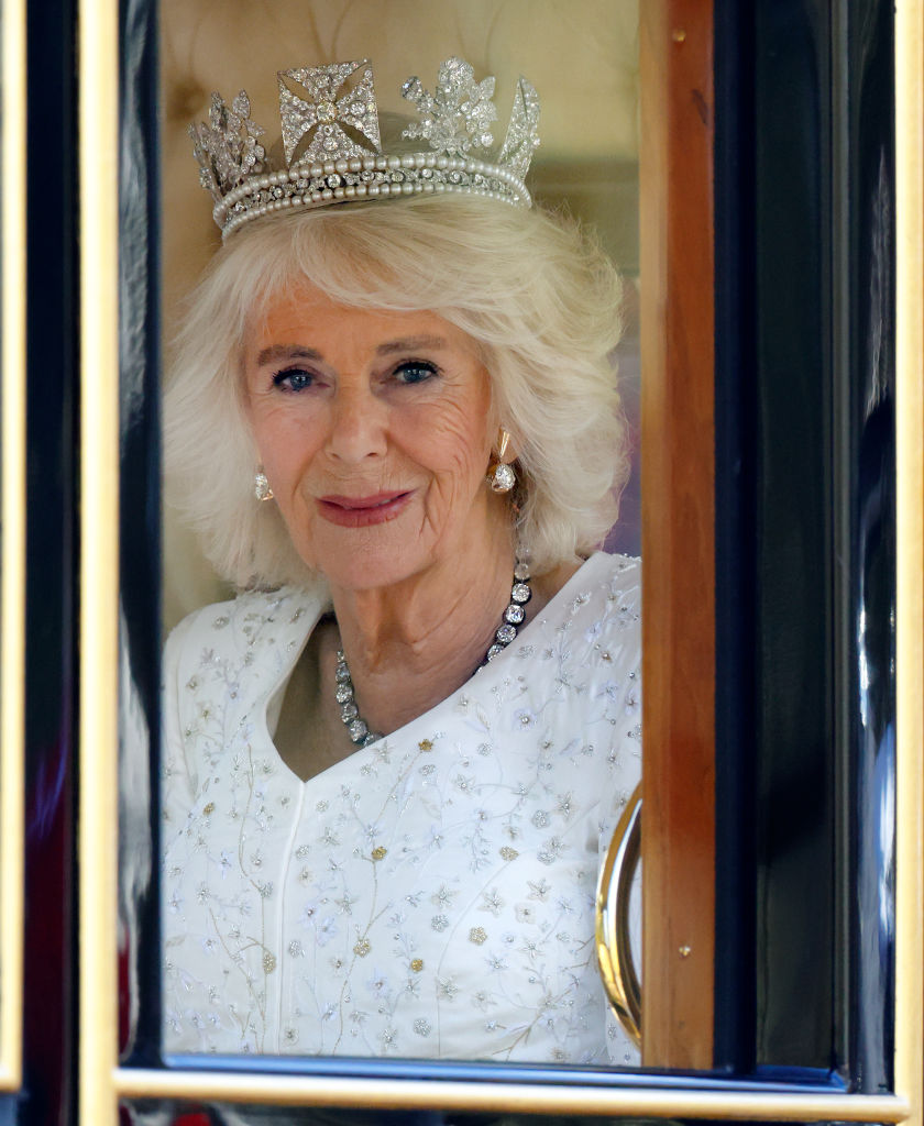 A királyné a legutóbbi parlamenti megnyitón viselte először II. Erzsébet királynő legikonikusabb gyémánt diadémját.