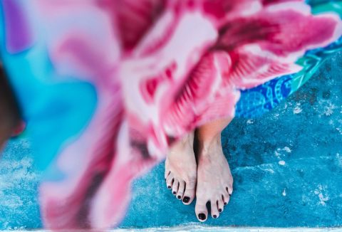 Fekete nyári pedikűr szín