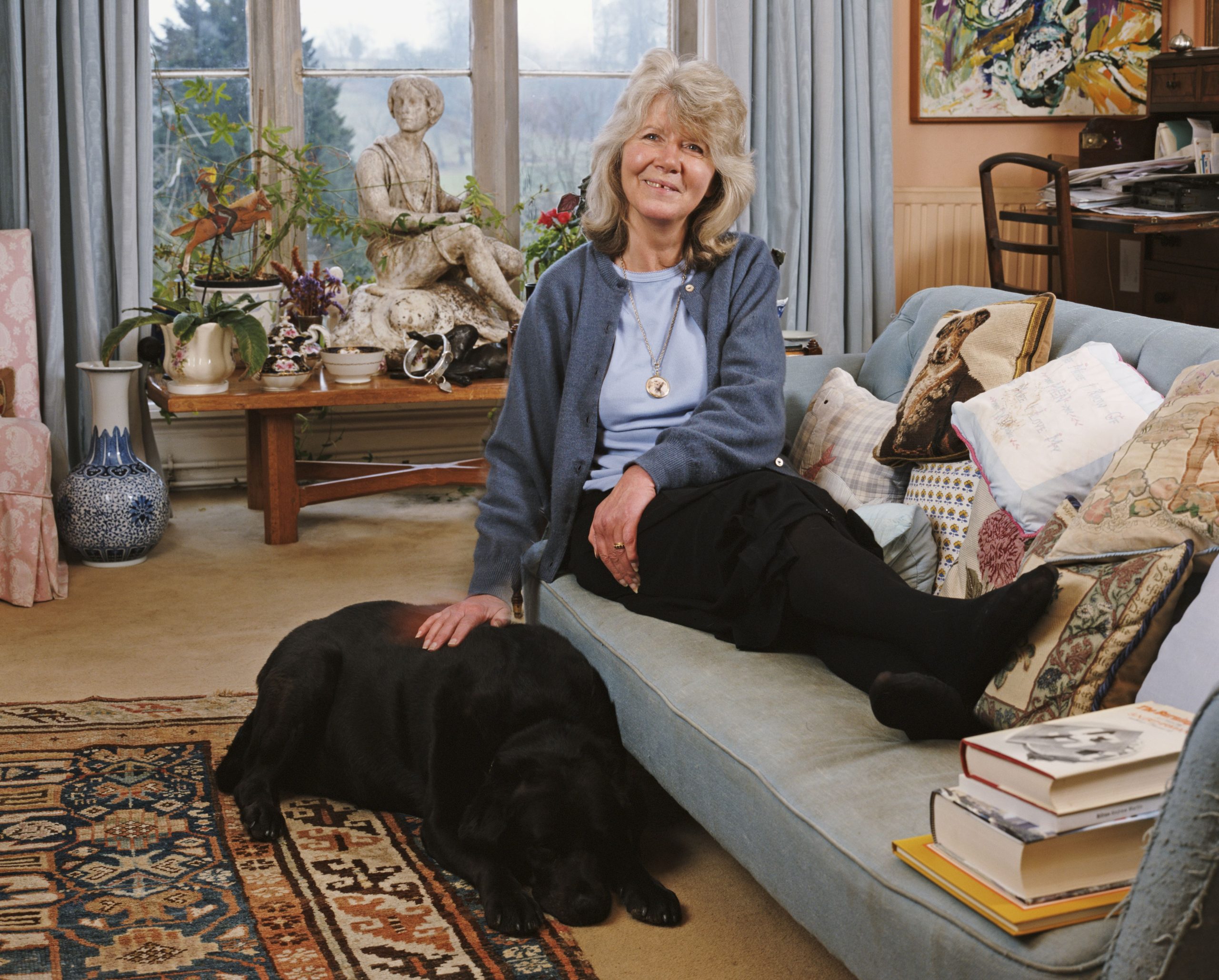 Jilly Cooper, romantkus regényíró