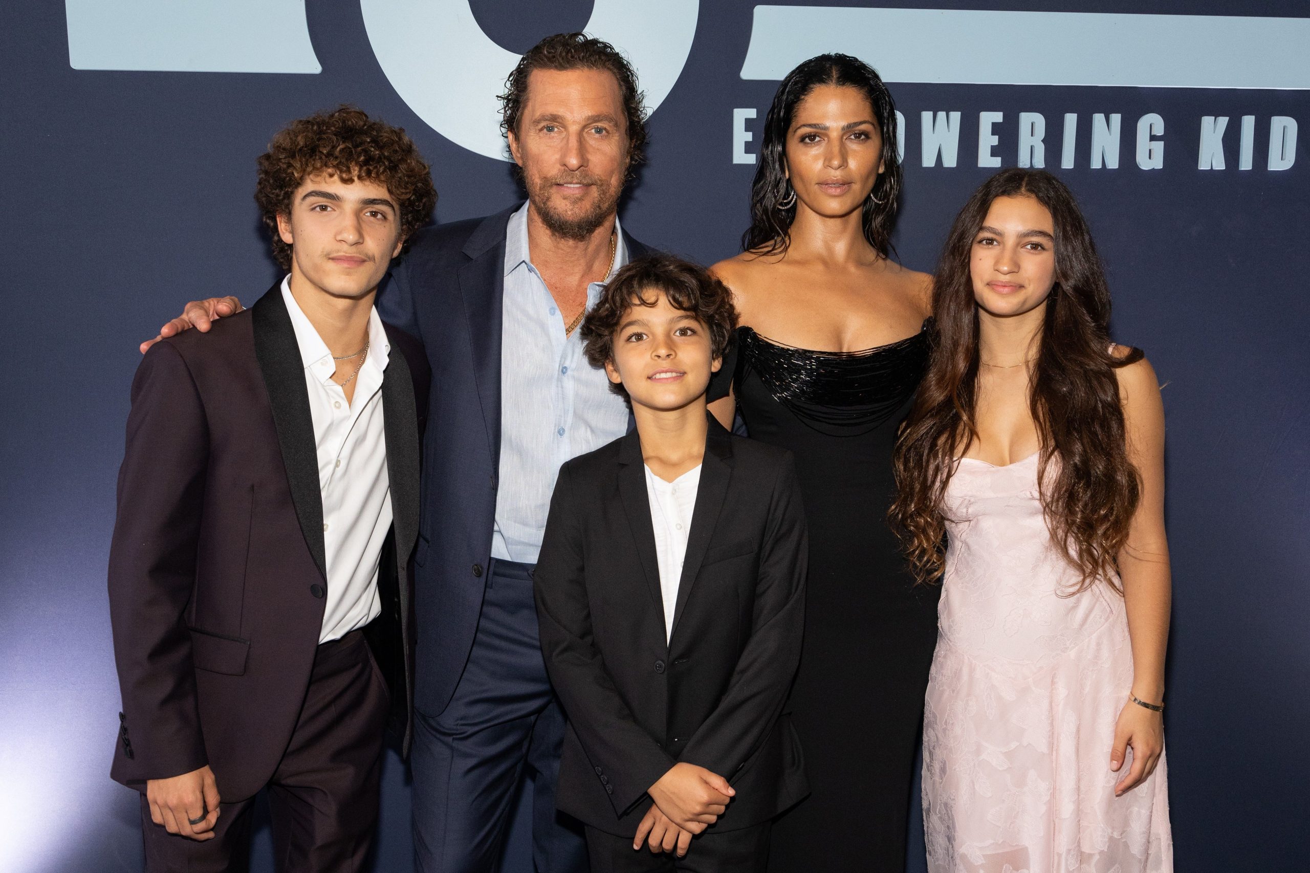 Matthew McConaughey felesége és lánya ikreknek öltöztek