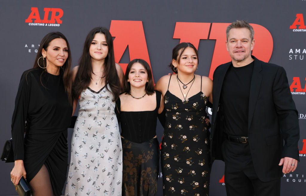 Balról: Matt Damon felesége, Luiciana és a gyerekeik, Isabella Gia és Stella 