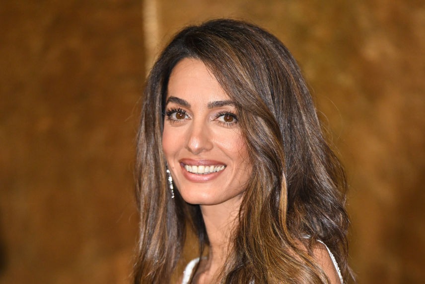 Amal Clooney divat