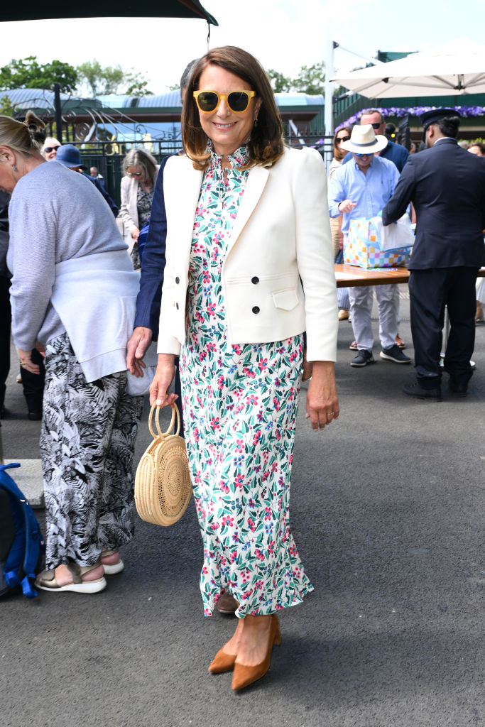 Katalin hercegné édesanyja, Carole Middleton egy Cefinn maxiruhában