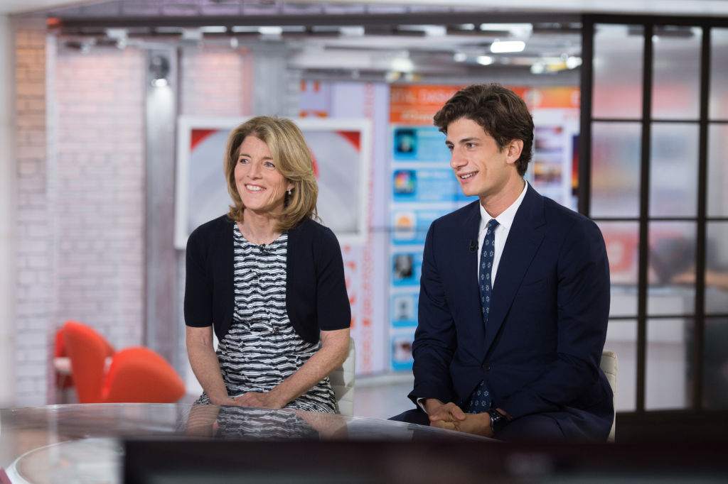 Caroline Kennedy, és fia, Jack Schlossberg, Kennedy elnök unokája egy 2017-es interjúban