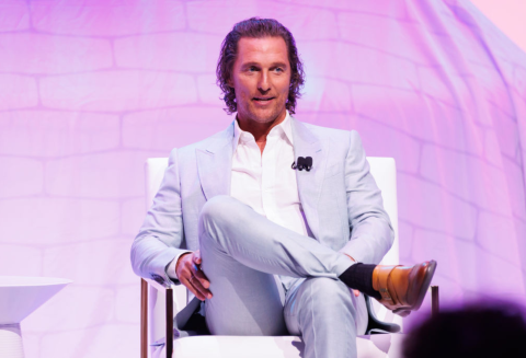 Matthew McConaughey szemét megcsípte egy méh