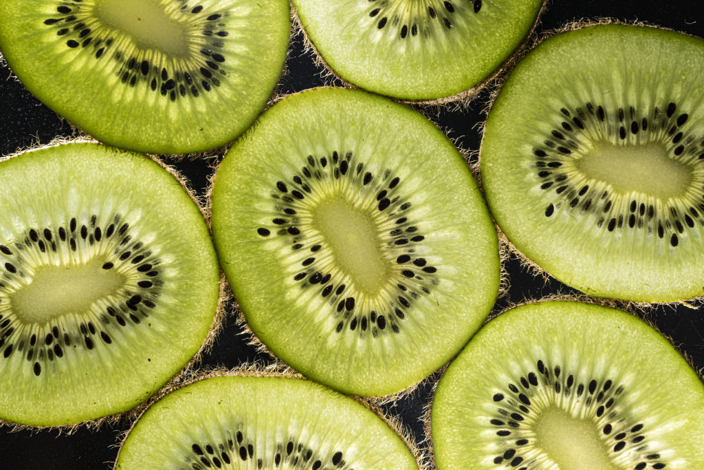 Bár sokan nem tudják, a kiwi is bogyós gyümölcsnek számít, és rendkívül egészséges