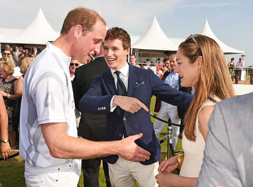 Vilmos herceg és Eddie Redmayne 2015-ben a Cambridge County Polo Clubban