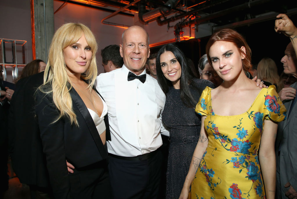 Rumer Willis, Bruce Willis, Demi Moore és Tallulah Willis 2018-ban Los Angelesben