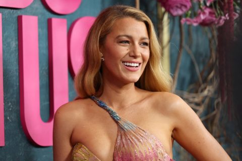 Blake Lively virágmintás ruhája egy vagyonba kerül