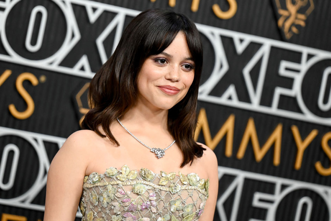 Jenna Ortega átlátszó ruhát viselt a mexikóvárosi fotózásán