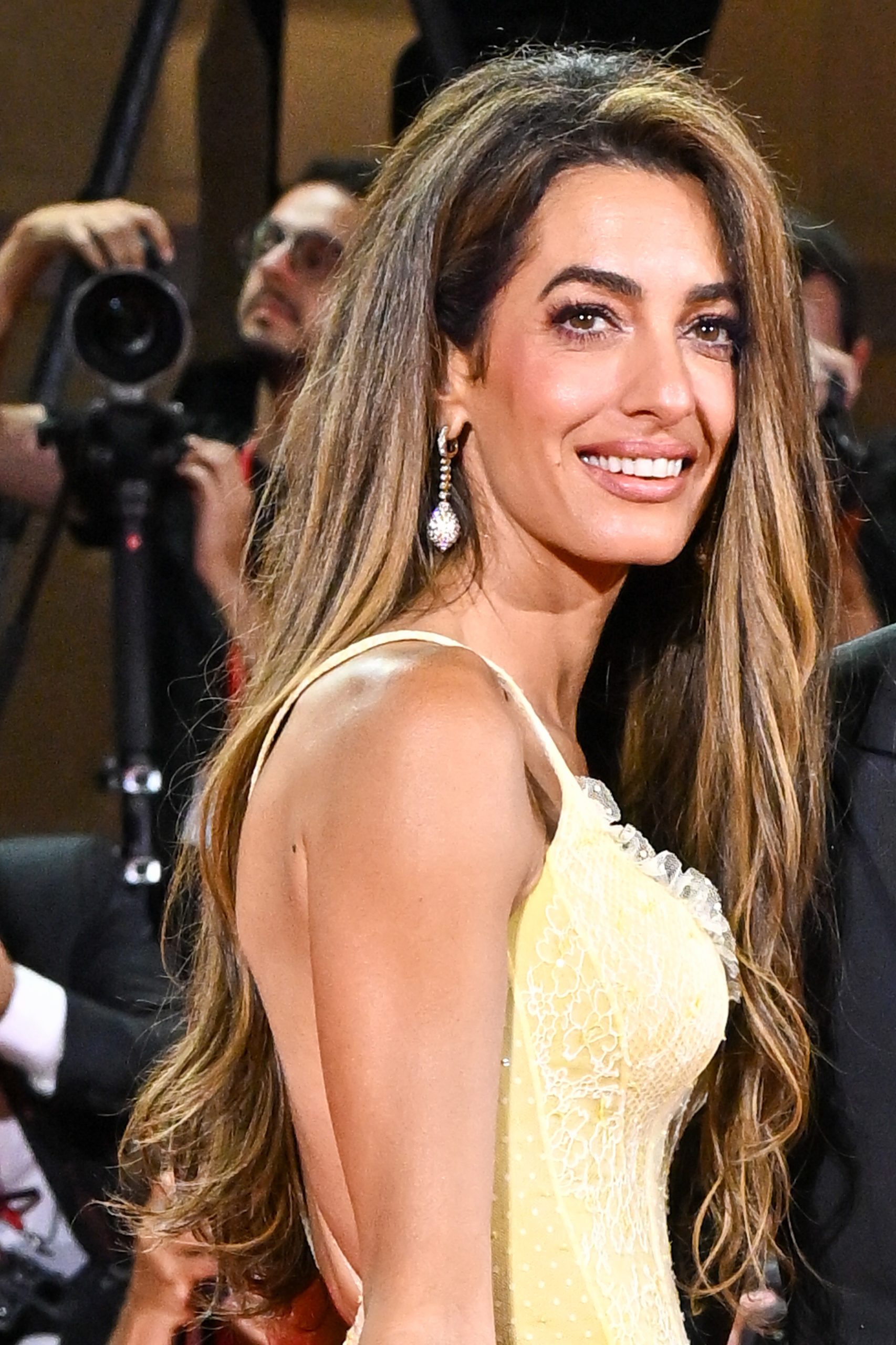 Amal Clooney portré 2024-ben