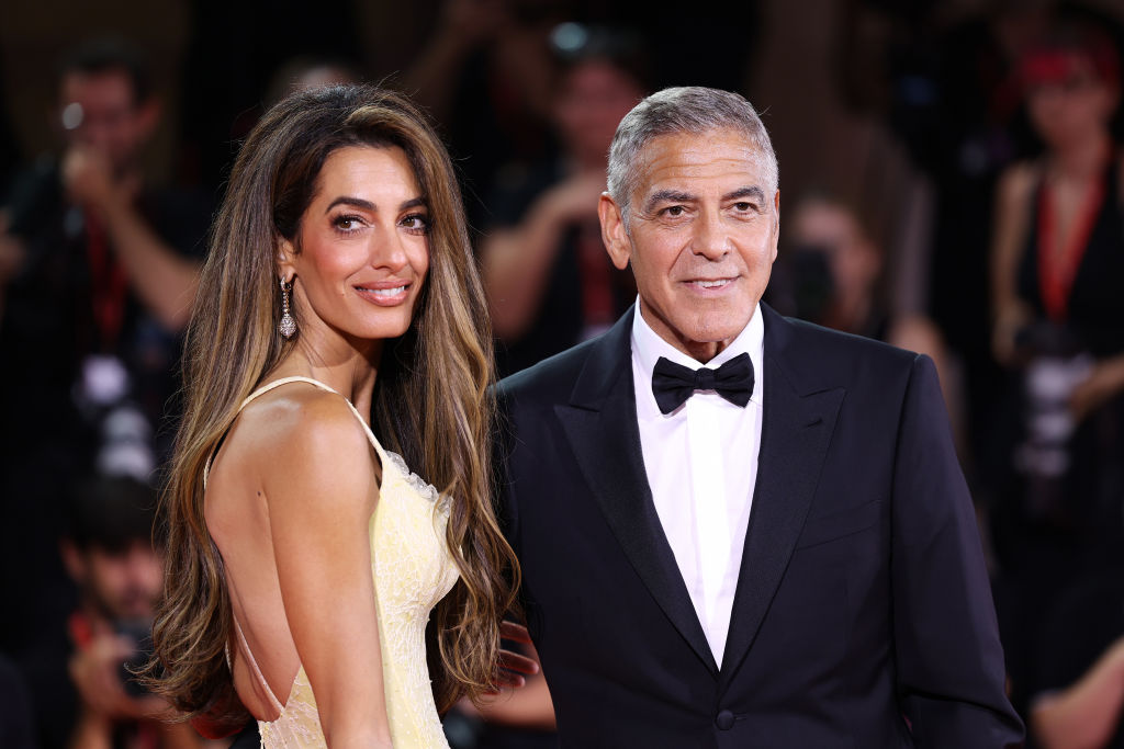 Amal Clooney ruhája Velencei filmfesztivál