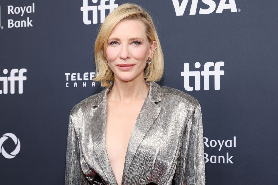 Cate Blanchett ruháját megint kanalak díszítették