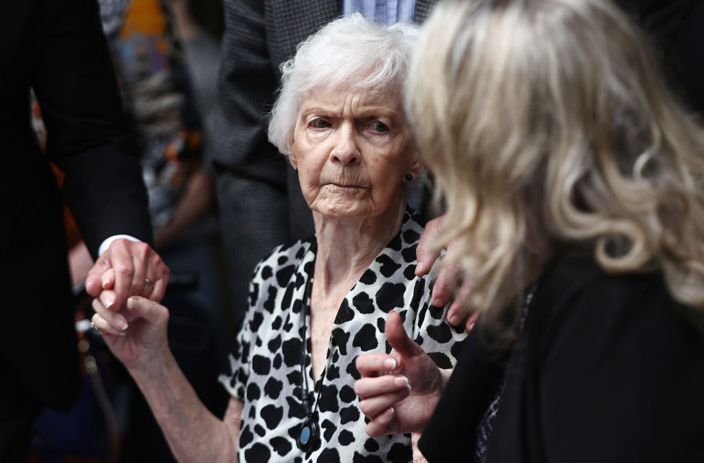 Joan vandermolen, Erik és Lyle Menendez nagynénje