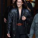 Bella Hadid bőr bomberdzsekiben